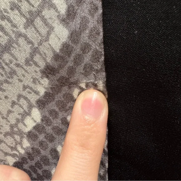 Diane von Furstenberg Lane Silk Chiffon Snake Print Blouse‎ – Size 2 - Picture 11 of 14